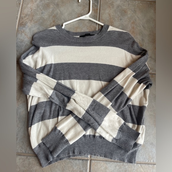 forever 21 crewneck sweater - Picture 3 of 4